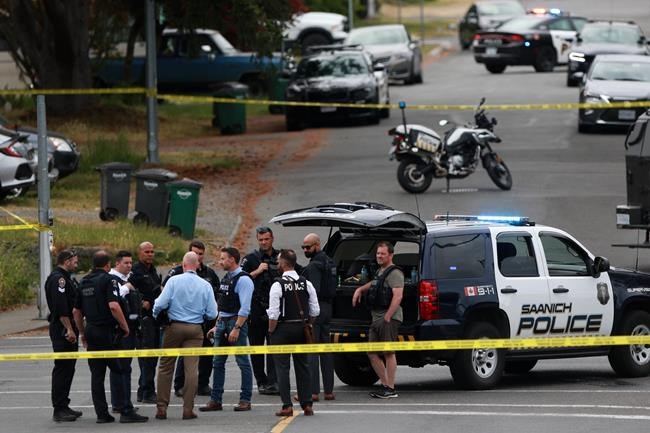 Police clear and reopen area around scene of B.C. bank shooting | iNFOnews.ca Police clear and reopen area around scene of B.C. bank shooting | iNFOnews.ca