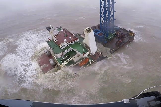 Searchers rescue 4th person from China ship, 12 bodies found | iNFOnews.ca CP1101577466