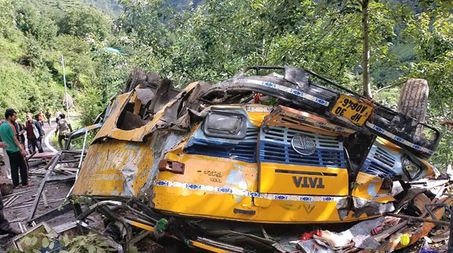 Bus falls into deep gorge in northern India, killing 16 | iNFOnews.ca Bus falls into deep gorge in northern India, killing 16 | iNFOnews.ca