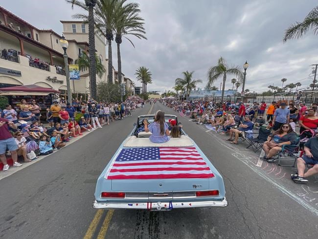 Uneasy US tries to fete a July 4 marred by parade shooting | iNFOnews.ca Uneasy US tries to fete a July 4 marred by parade shooting | iNFOnews.ca