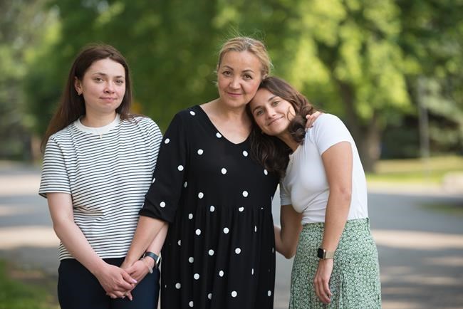 'It's difficult': Ukrainian newcomers struggle to make ends meet in Canada | iNFOnews.ca