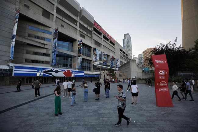The Weeknd show postponed as Toronto stadium disabled by Rogers outage | iNFOnews.ca