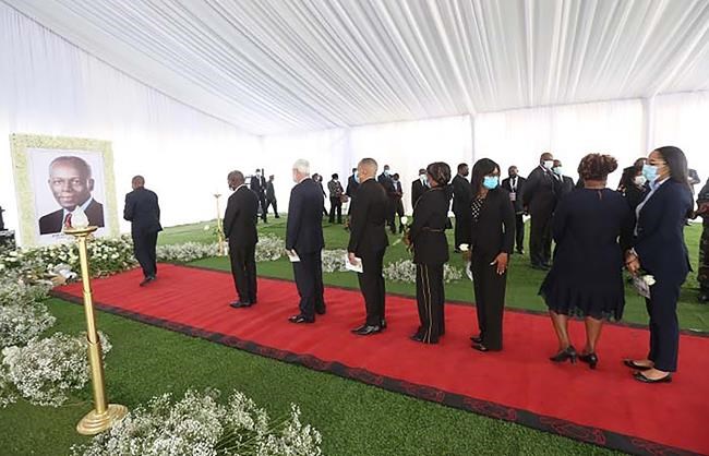 Angolans mourn ex-leader; family seeks to keep body in Spain | iNFOnews.ca