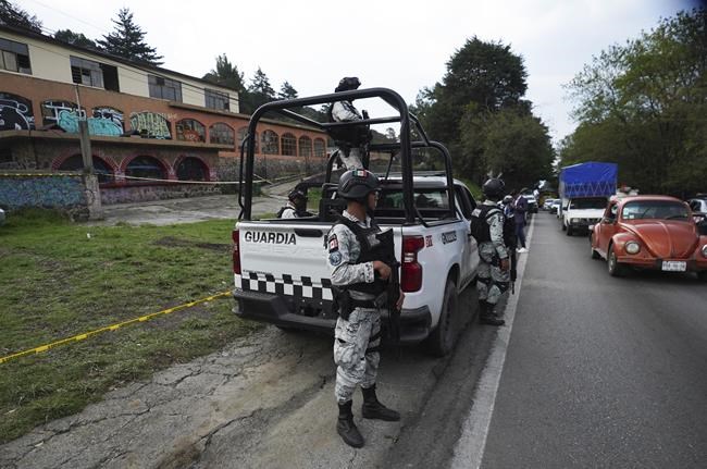 Big gunbattle on edge of Mexico City wounds 4 officers | iNFOnews.ca