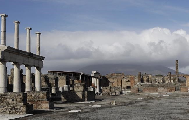 US tourist falls into crater of Mount Vesuvius, is rescued | iNFOnews.ca US tourist falls into crater of Mount Vesuvius, is rescued | iNFOnews.ca