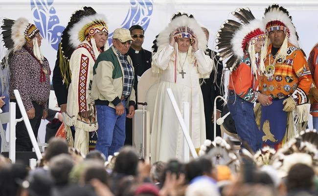 Pope in headdress stirs deep emotions in Indian Country | iNFOnews.ca