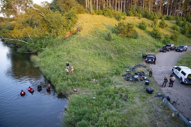 Hundreds attend vigil for Minnesota teen killed while tubing | iNFOnews.ca
