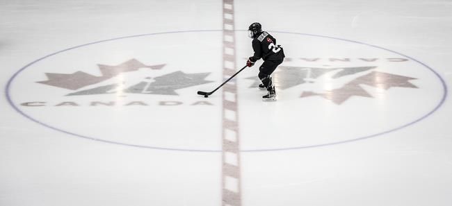Women's hockey players fear financial fallout of frozen Hockey Canada funding | iNFOnews.ca