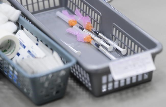 COVID-19 vaccine side-effects less likely in pregnant people, says study | iNFOnews.ca COVID-19 vaccine side-effects less likely in pregnant people, says study | iNFOnews.ca
