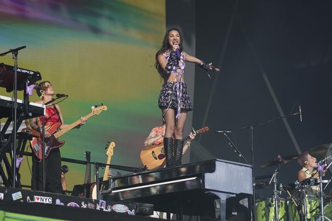 Olivia Rodrigo to induct Alanis Morissette into Canadian Songwriters Hall of Fame | iNFOnews.ca Olivia Rodrigo to induct Alanis Morissette into Canadian Songwriters Hall of Fame | iNFOnews.ca