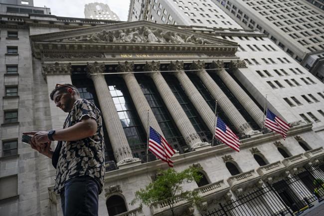 Stocks slip on Wall Street, erasing weekly gains for S&P 500 | iNFOnews.ca CP253730967