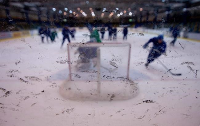 Poll: Majority of Canadians believe sexual misconduct a major issue in youth hockey | iNFOnews.ca CP1669692282