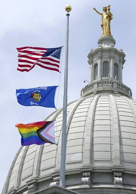 Wisconsin school board votes in favor of pride flag ban | iNFOnews.ca Wisconsin school board votes in favor of pride flag ban | iNFOnews.ca