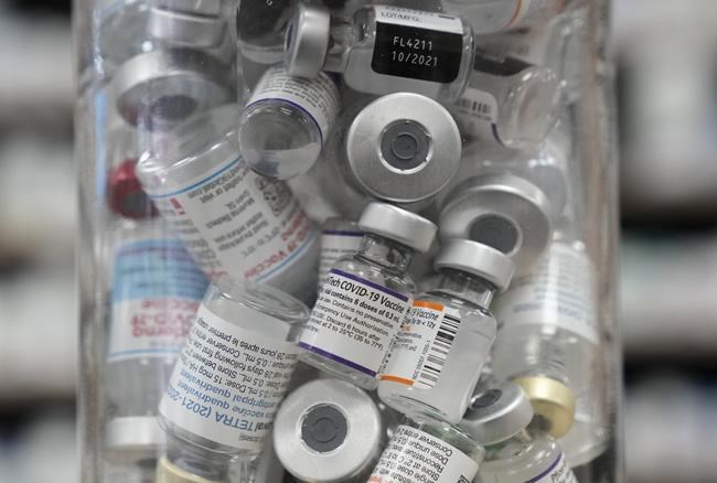 As fall COVID-19 surge looms, is it worth waiting for an Omicron-tailored vaccine? | iNFOnews.ca