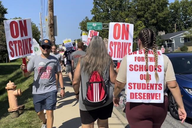 Columbus teachers strike on first day back to school | iNFOnews.ca