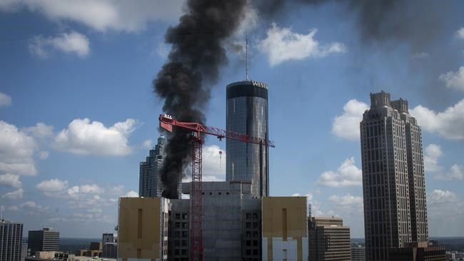 Atlanta skyscraper fire sends smoke billowing from rooftop | iNFOnews.ca Atlanta skyscraper fire sends smoke billowing from rooftop | iNFOnews.ca