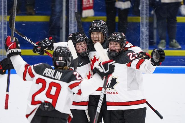 Canada takes alternate route to women's hockey gold at world championship | iNFOnews.ca
