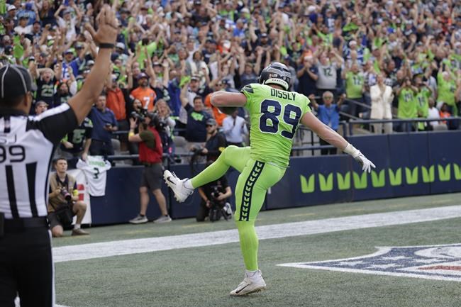 Seahawks survive Wilson's return, edge Broncos on missed FG | iNFOnews.ca