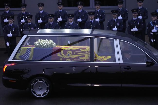 Live updates: Queen's coffin arrives at Buckingham Palace | iNFOnews.ca Live updates: Queen's coffin arrives at Buckingham Palace | iNFOnews.ca