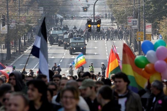 Belgrade police clash with hooligans during Pride march | iNFOnews.ca Belgrade police clash with hooligans during Pride march | iNFOnews.ca