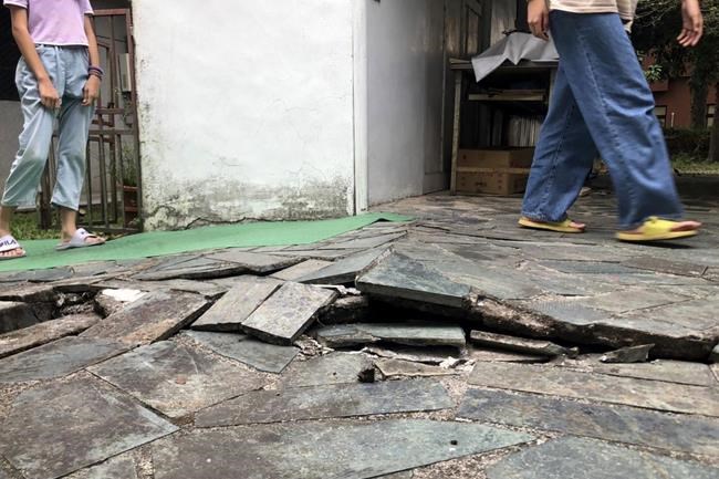 Strong quake kills 1, knocks house, derails train in Taiwan | iNFOnews.ca
