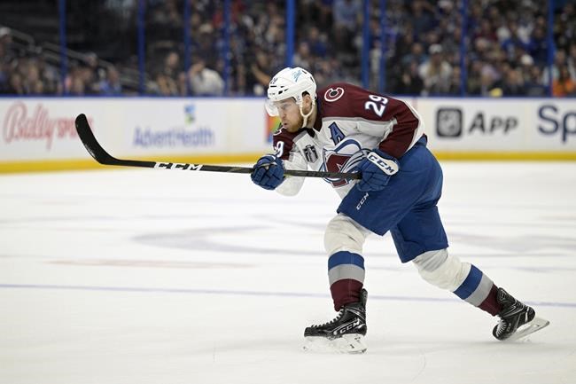 AP source: MacKinnon signs 8-year deal, highest paid in NHL | iNFOnews.ca
