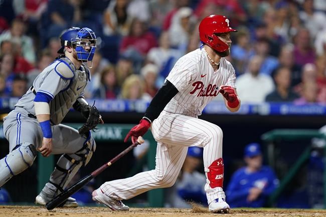 Chapman, Bradley go deep, Blue Jays outslug Phillies 18-11 | iNFOnews.ca
