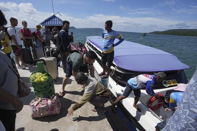 Chinese survivors had no food, water on sinking boat | iNFOnews.ca