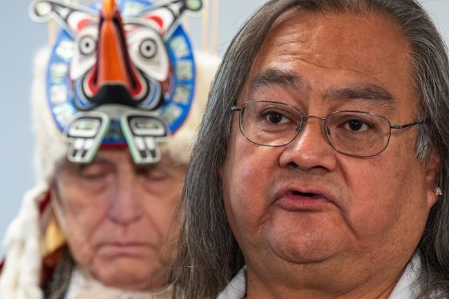 Granddaughter's handcuffing haunts Indigenous man, even as police settle rights case | iNFOnews.ca