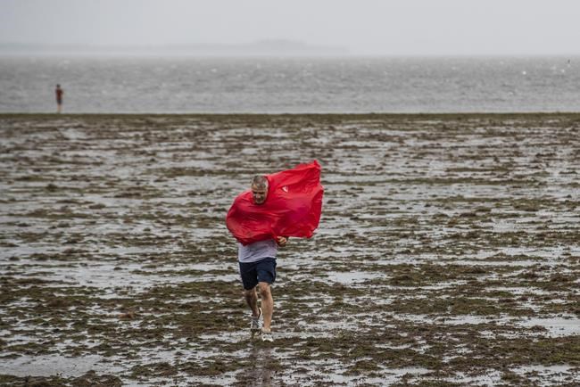Water drains from Tampa Bay from Ian's winds, then refills | iNFOnews.ca