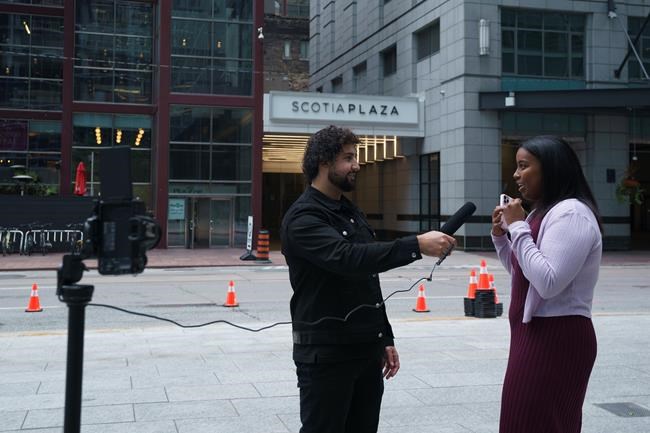 Salary transparency is on the rise. Here's how to navigate the topic | iNFOnews.ca