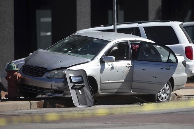 Murder suspect, officer injured in downtown Topeka shootout | iNFOnews.ca Murder suspect, officer injured in downtown Topeka shootout | iNFOnews.ca
