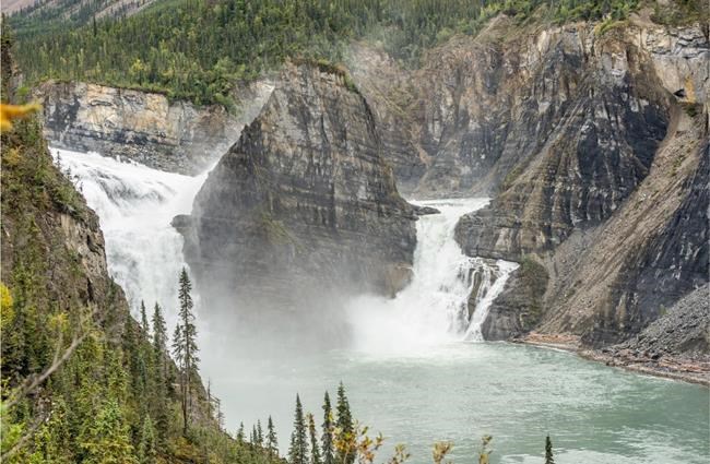 'Unique ecosystem': N.W.T. First Nations sign benefit agreement with Parks Canada | iNFOnews.ca 'Unique ecosystem': N.W.T. First Nations sign benefit agreement with Parks Canada | iNFOnews.ca