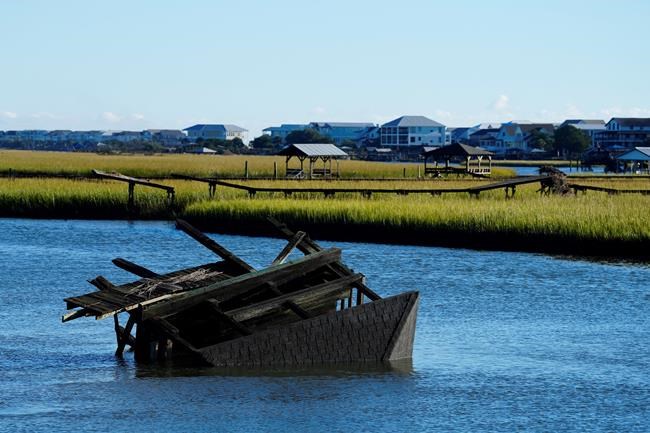 Despite Ian's punch, wedding day saved on wet Pawleys Island | iNFOnews.ca