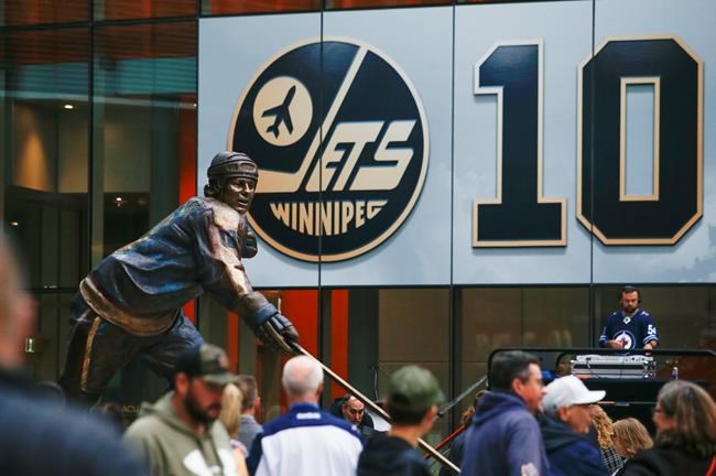 Jets honour Hawerchuk greatness, memory with special statue | iNFOnews.ca Jets honour Hawerchuk greatness, memory with special statue | iNFOnews.ca