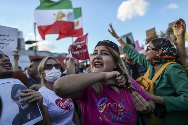 Analysis: Iran protests persist, becoming threat for Tehran | iNFOnews.ca