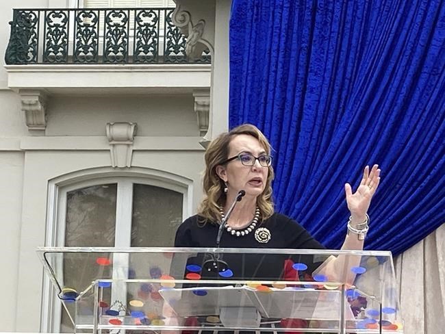 Gabby Giffords named grand marshal of 2023 Rose Parade | iNFOnews.ca