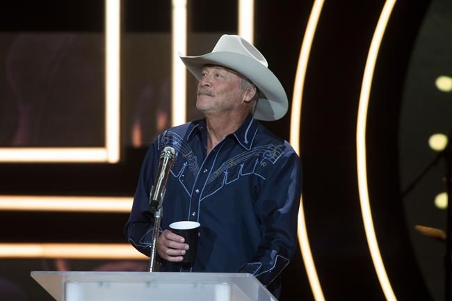 Lainey Wilson, Carly Pearce celebrate at CMT Artists show | iNFOnews.ca