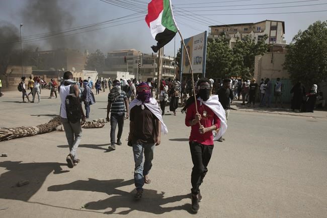 Thousands march on anniversary of Sudan coup, 1 killed | iNFOnews.ca