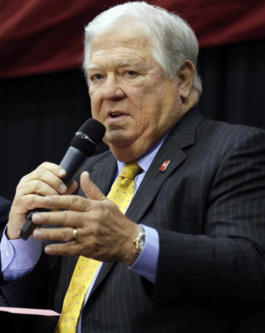 Mississippi ex-Gov. Haley Barbour hospitalized after wreck | iNFOnews.ca