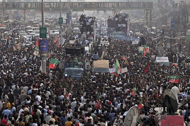 Pakistan lays to rest journalist killed in ex-PM Khan march | iNFOnews.ca Pakistan lays to rest journalist killed in ex-PM Khan march | iNFOnews.ca