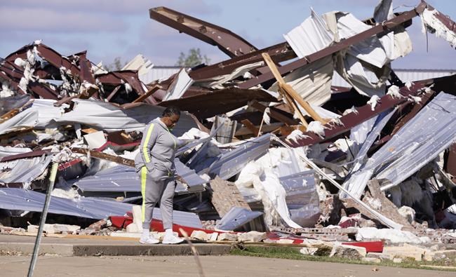 Deadly tornadoes hit Texas and Oklahoma, flatten buildings | iNFOnews.ca