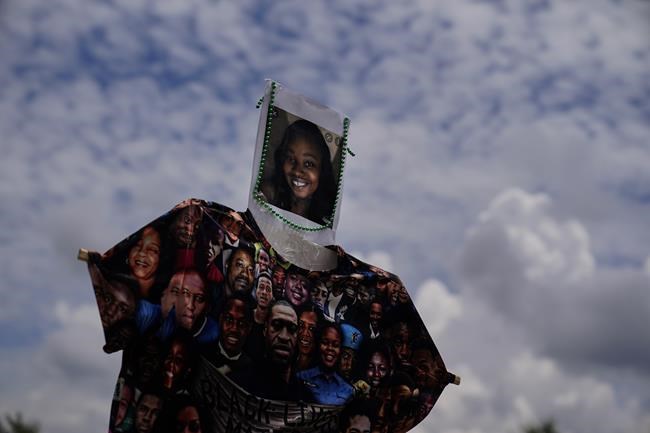 No indictment in death of handcuffed woman who fell from car | iNFOnews.ca No indictment in death of handcuffed woman who fell from car | iNFOnews.ca