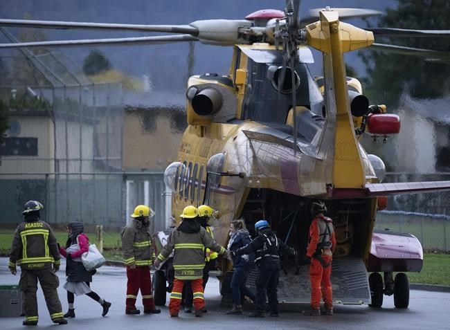 Canadian Air Force squadron commended for rescue of hundreds after B.C. landslide | iNFOnews.ca