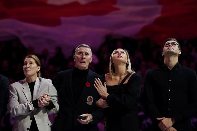 Maple Leafs honour ailing Borje Salming, rally to defeat struggling Canucks 3-2 | iNFOnews.ca