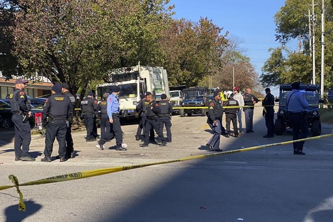 Truck in North Carolina holiday parade crashes, kills girl | iNFOnews.ca