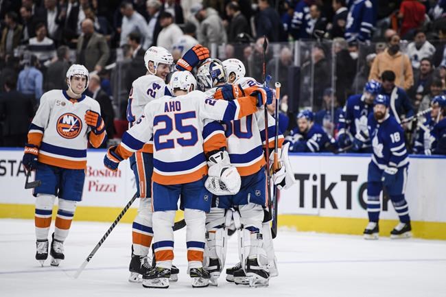 Islanders down Maple Leafs 3-2 in OT; Toronto loses Morgan Rielly to injury | iNFOnews.ca Islanders down Maple Leafs 3-2 in OT; Toronto loses Morgan Rielly to injury | iNFOnews.ca