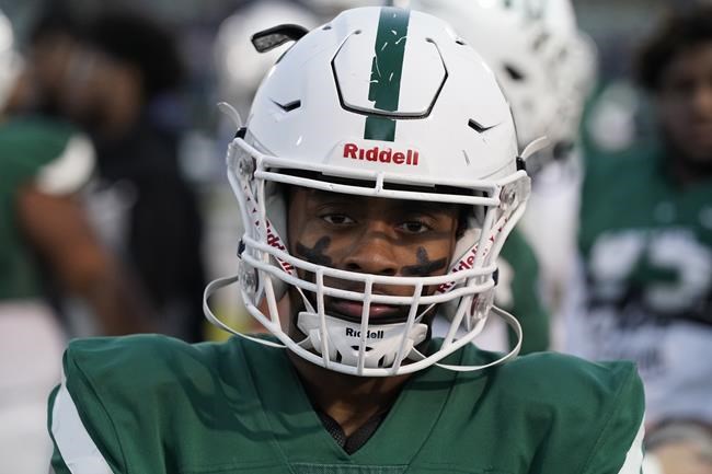 Prayers go on, sometimes out of sight, in prep football | iNFOnews.ca