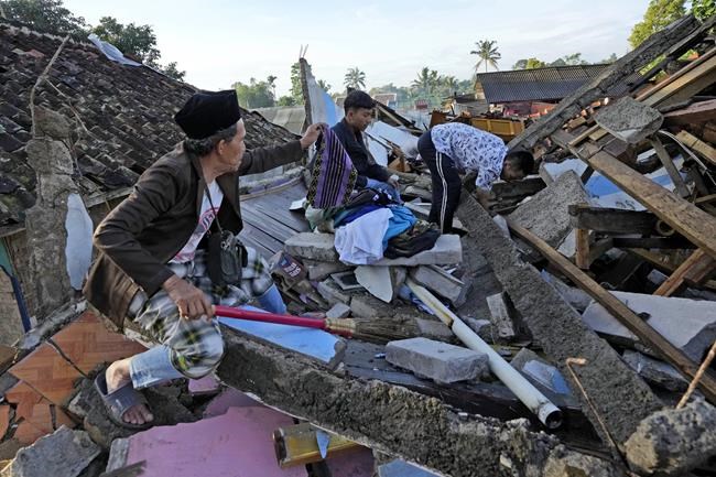 Indonesian rescuers focus on landslide as quake toll rises | iNFOnews.ca Indonesian rescuers focus on landslide as quake toll rises | iNFOnews.ca