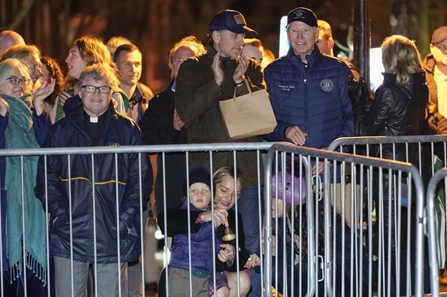 Biden, family attend Christmas tree lighting on Nantucket | iNFOnews.ca Biden, family attend Christmas tree lighting on Nantucket | iNFOnews.ca